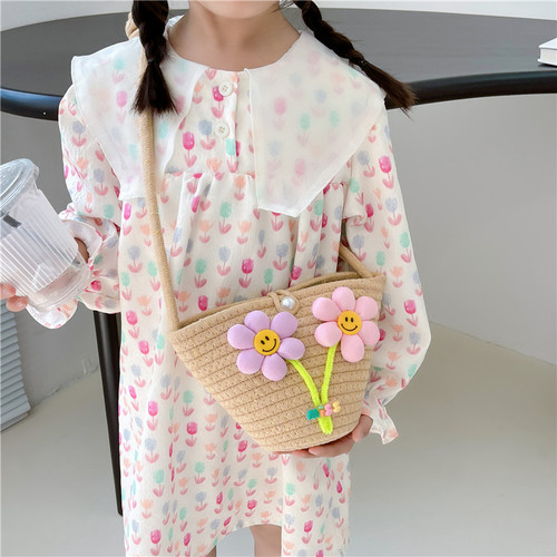 Grass-woven bag 2024 Spring New Korean Ins Children's Bag 3D Flower Crossbody Bag Grass Woven Purse Women's Minimalist Wallet