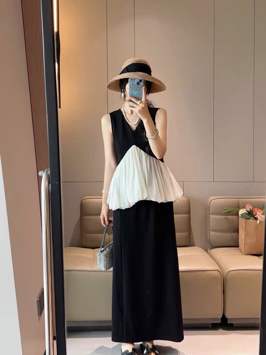 Bộ áo hai dây phối chân váy midi phong cách Hàn Quốc — đen