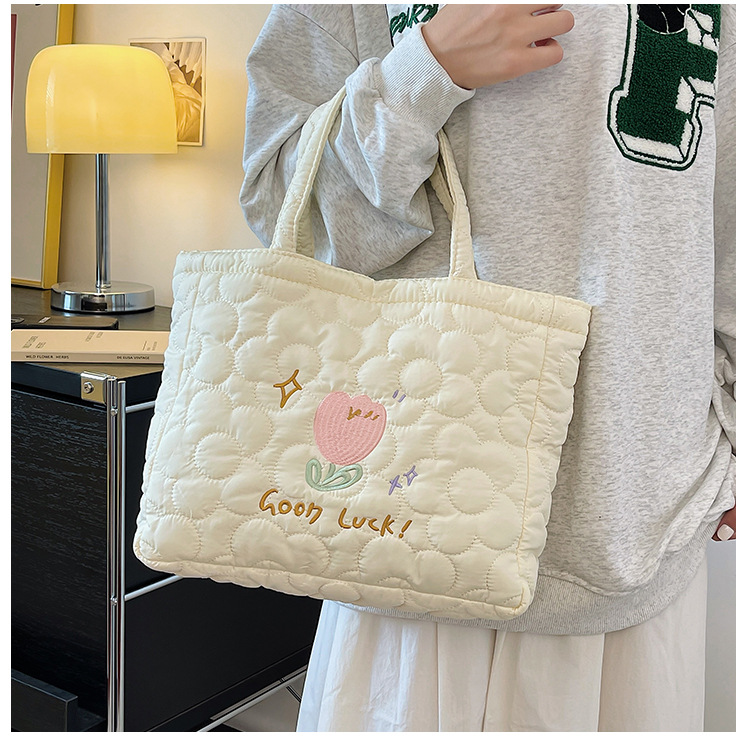 2023 Borsa da donna nuova Borsa a mano con coniglio tulipano ricamato Borsa da ascella per pendolari per ragazza carina cartone animato di grande capacità_voghion.com