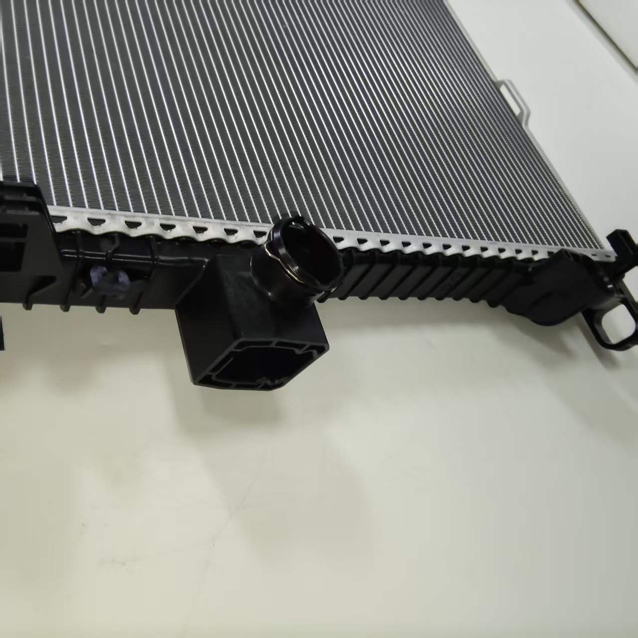 Suitable for 2017-2023 Porsche Panamera 2.9t Radiator Water Tank Model 9A712125300