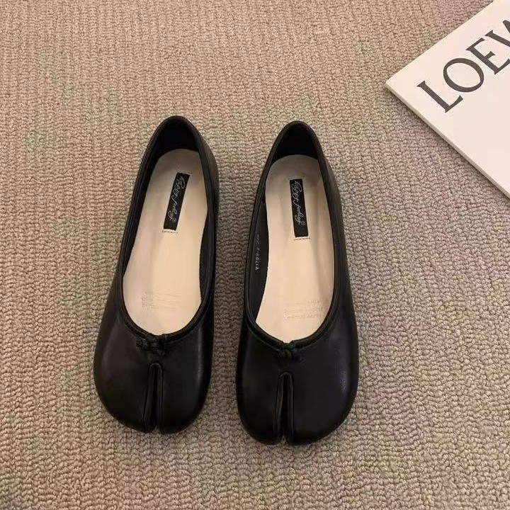 Zapatos de pie de cerdo con base plana, zapatos de mujer, primavera y otoño de 2025, zapatos de ferradura de dedo, zapatos de barco de ferradura de cerdo, zapatos rojos