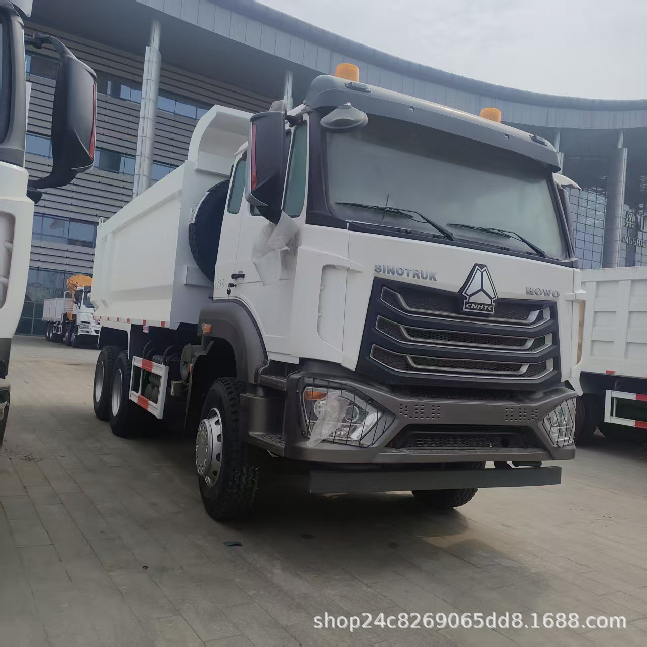 In-Stock Howo Dump Trucks, Engineering Transport Trucks, Heavy-Duty African Self-Loading Trucks for Export