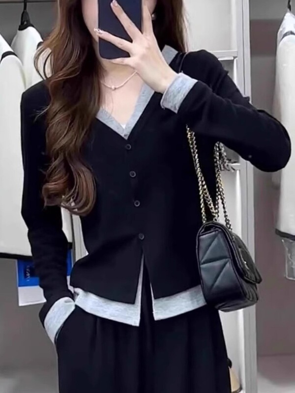 Black Fake Two-piece V-neck Long-sleeved T-shirt Women's Spring and Autumn New plus size chubby girl Base Shirt Slim Knitted Cardigan Top