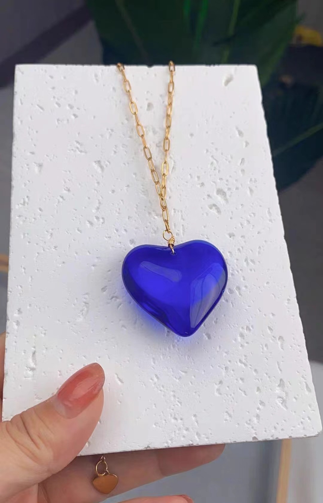 35g Weight glass Pendant Material Pendant Necklace Classification Alloy Chain Material 1 Piece Quantity Daily, Date Occasion glass Material Heart Shape Pattern Women's Gender Handmade Design Sweet Style Sweet Heart Shape Glass Handmade Women's Pendant Necklace 1