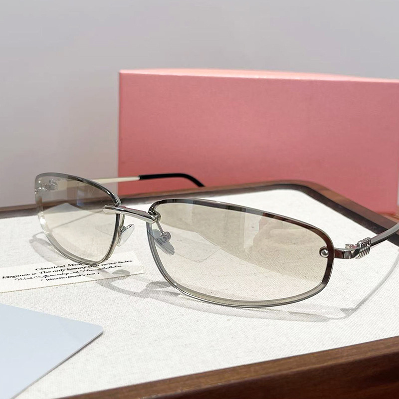 M home A50S light color sunglasses female 25 early spring silver gray sunglasses old money wind millennium hot girl mercury lens fashion