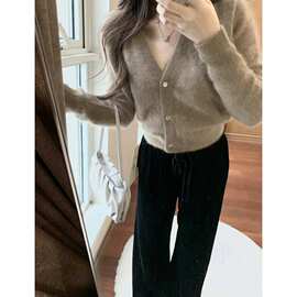 春季V领羊毛毛衣开衫女超短款温柔羊绒衫宽松针织外套外搭上衣