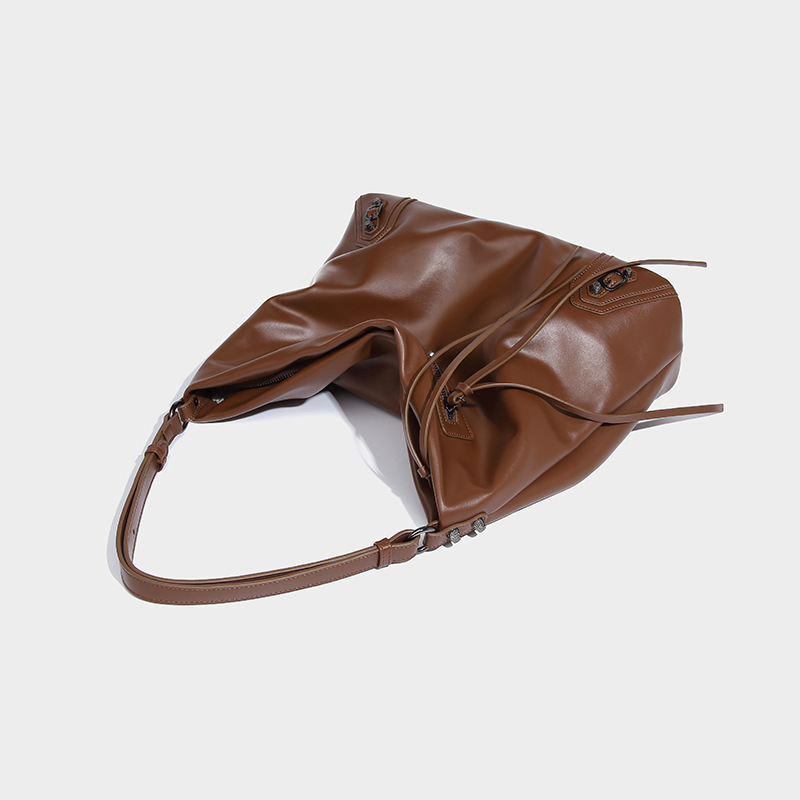 2024 New Casual Tote Style Versatile Handbag Commuting Large Capacity One Shoulder Women's Bag_voghion.com