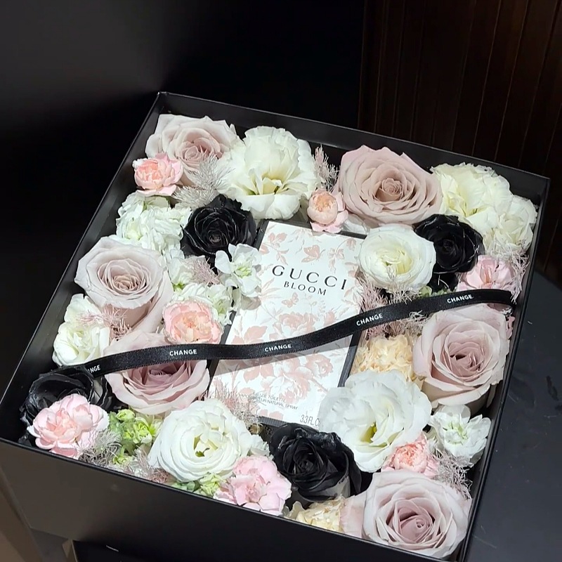 Despertar caja de rosas, caja de regalo de día de San Valentín, caja de regalo de invierno de alta calidad, caja de regalo de cuatro piezas, caja de flores de Navidad de dinero