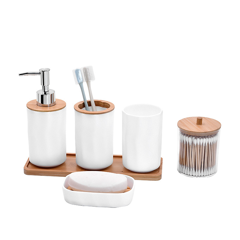 Cubierta de bambú y madera de plástico de baño de cuatro piezas de almacenamiento de cubierta de inodoro estante de tazas de dientes fabricantes de baño al por mayor