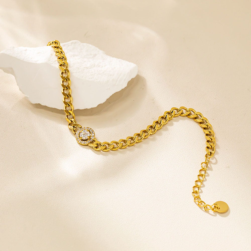 Bracciale charm cuore in zircone placcato oro per donna elegante_voghion.com