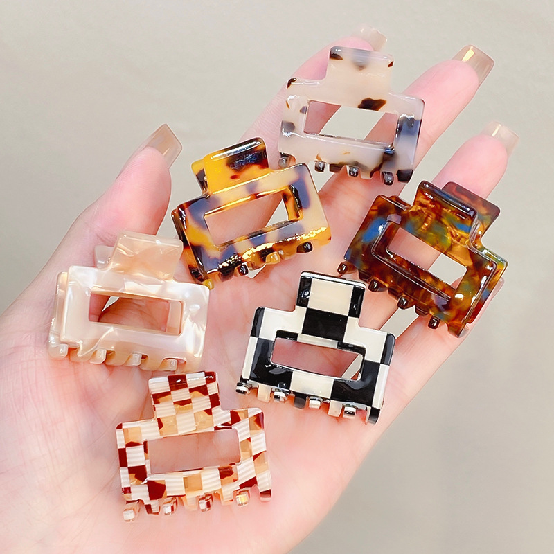 New square cubic acid grabbing the back of the back of the head half…