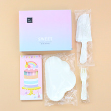 一次性生日派对餐具 彩色食品级塑料盒装云朵盘刀叉蛋糕餐具套装