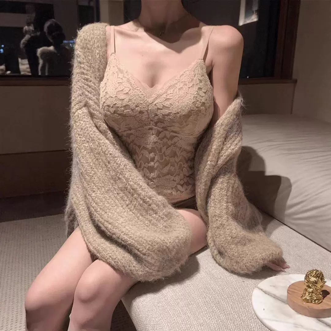 法式蕾丝吊带背心带胸垫秋冬新款美背外穿显瘦打底内搭抹胸上衣女