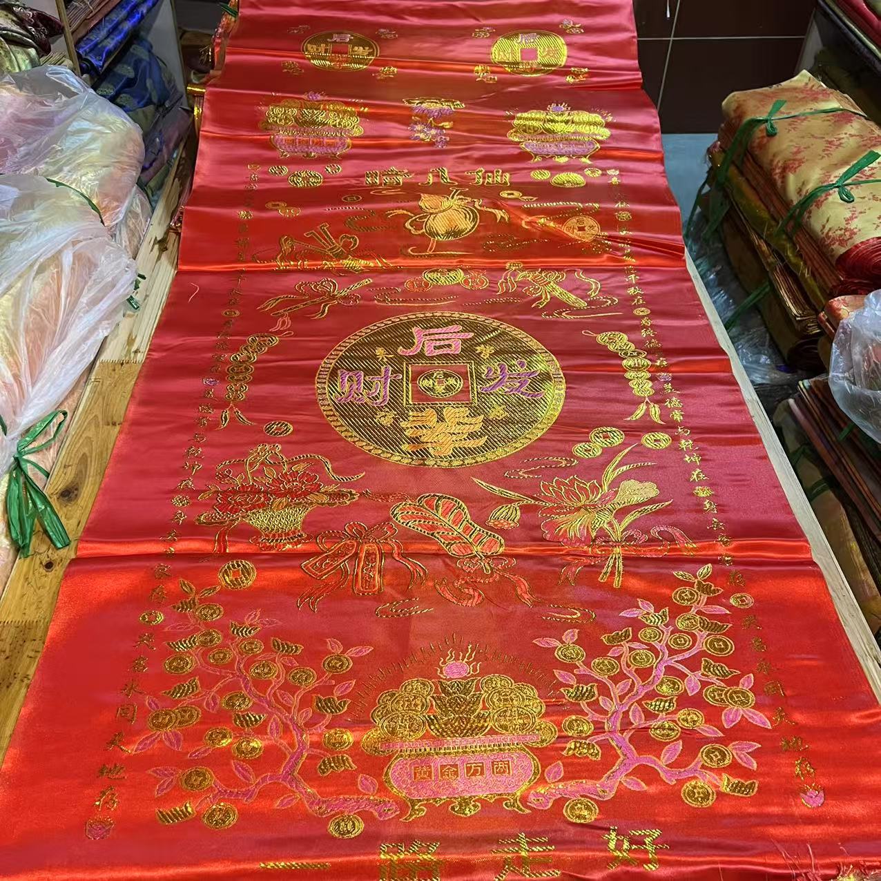 供应大提花金丝寿被织锦缎，褥被 ，褥子，老人被，寿衣面料。