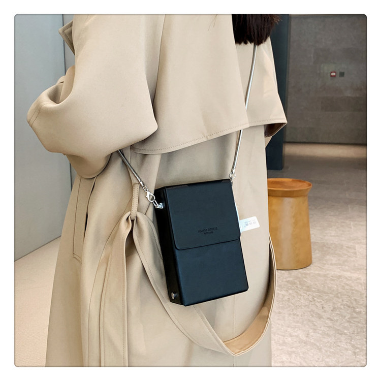 Women's Medium Pu Leather Solid Color Fashion Square Magnetic Buckle Crossbody Bag display picture 1