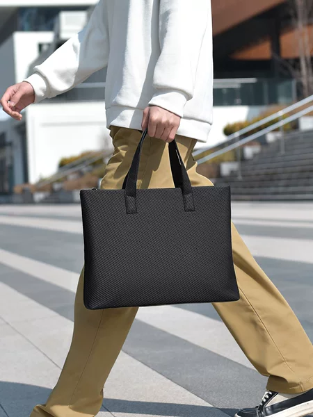 Men's business handbag, large-capacity computer briefcase, commuter office document bag, simple and stylish woven pattern bag