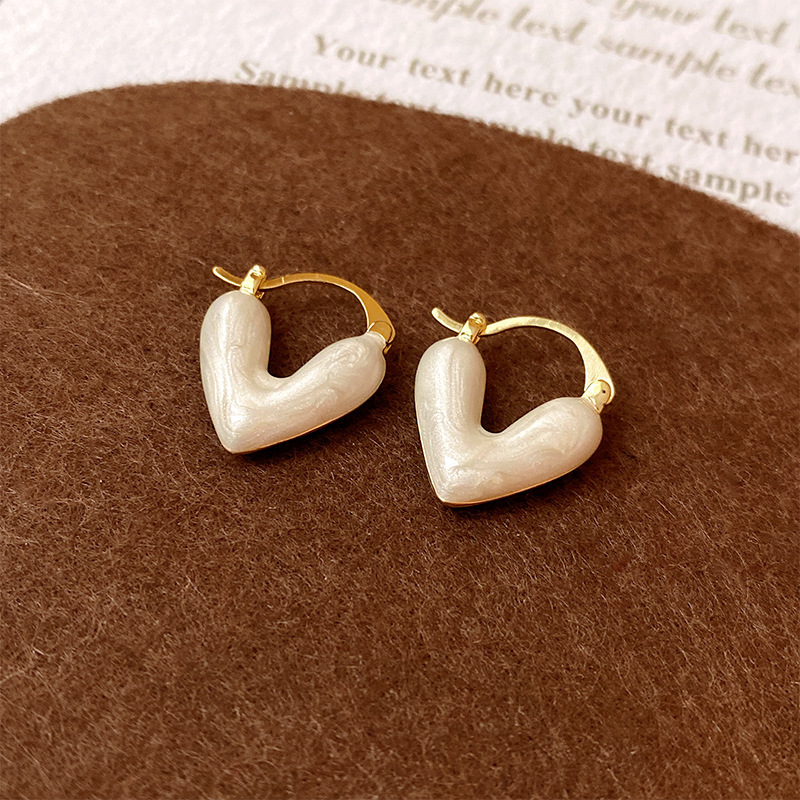 1 Pair Vintage Style Heart Shape Plating Alloy Drop Earrings display picture 2