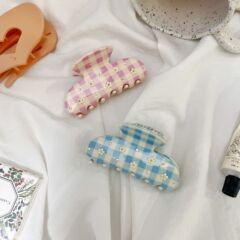 新款春夏点钻粉蓝格子醋酸花朵抓夹甜美高马尾发夹ins发饰鲨鱼夹