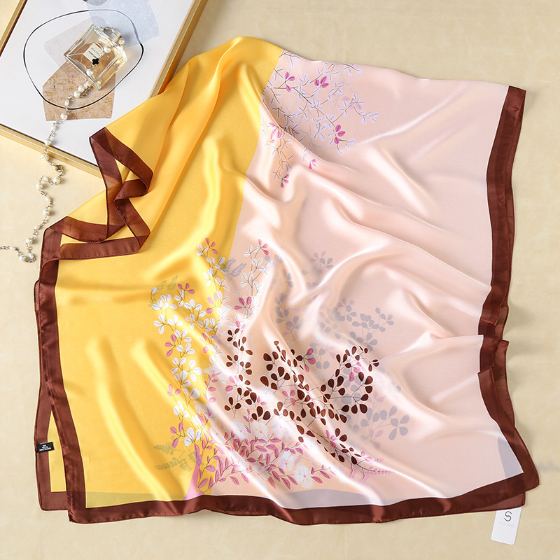 Nuevo Satén de seda larga imitación de seda primavera y verano playa protector solar bufanda de las mujeres estilo coreano al aire libre dulce impreso chal al por mayor