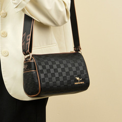 今年流行包包女2023新款潮時尚大容量寬帶枕頭包棋盤格百搭斜挎包