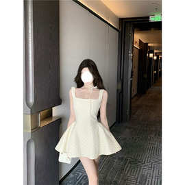 2025夏季设计感波点法式纯欲辣妹吊带连衣裙女收腰显瘦高级小短裙