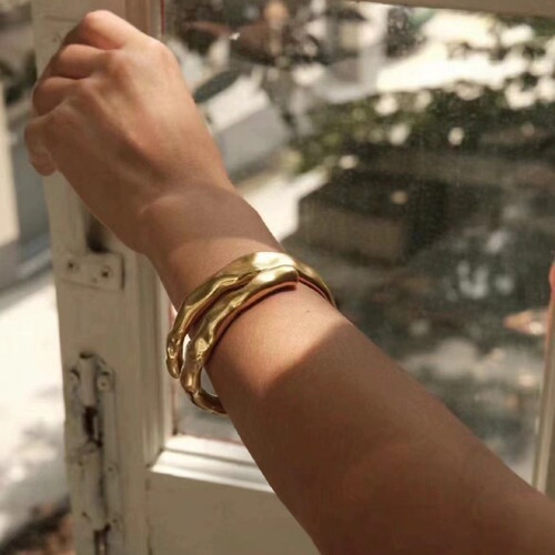 Solid Metal Texture Irregular Double-Open Bracelet with Unique Design, Fashionable and Refined, Lightweight Luxury Band