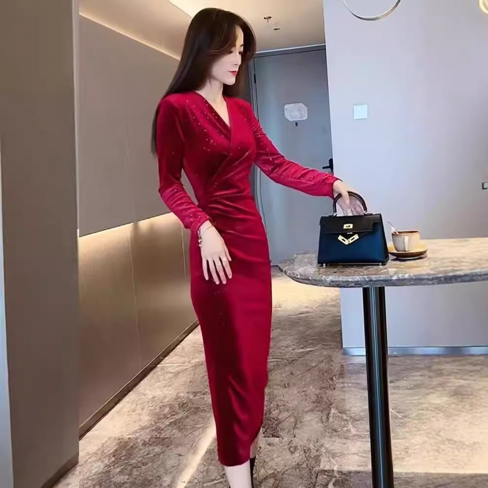 빈티지 V 넥 벨벳 스타 원피스 여성 가을과 겨울 새로운 우아한 허리 슬리밍 스플릿 힙 롱 스커트