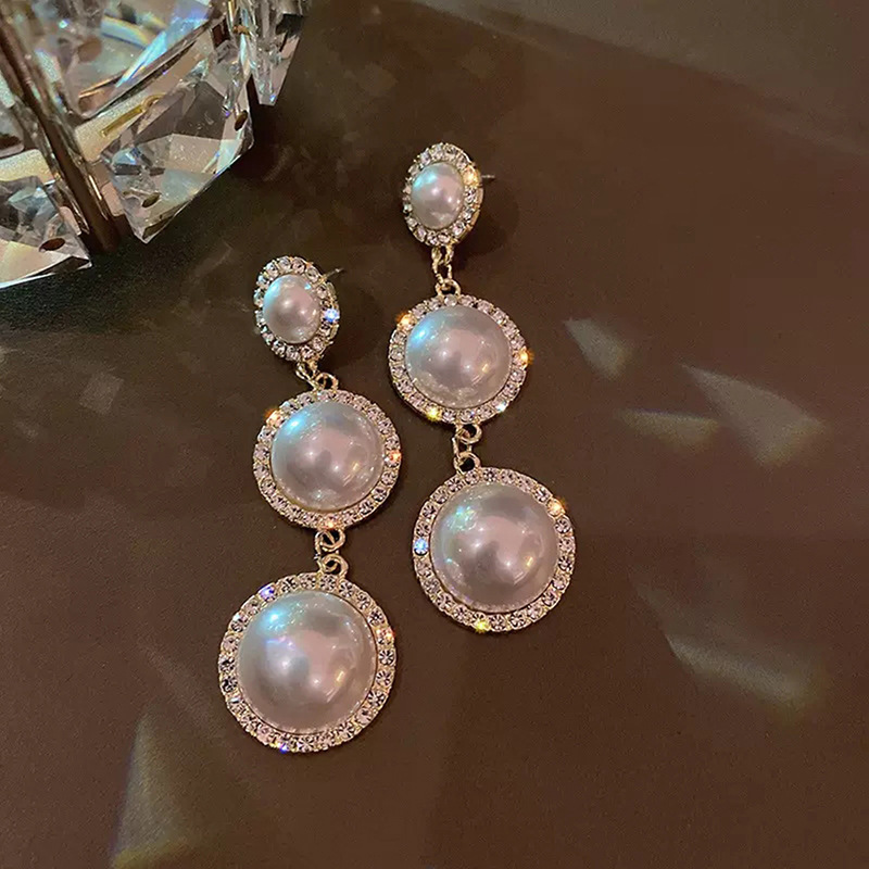 Långa örhängen med pärlor för eleganta kvällsfester_voghion.com