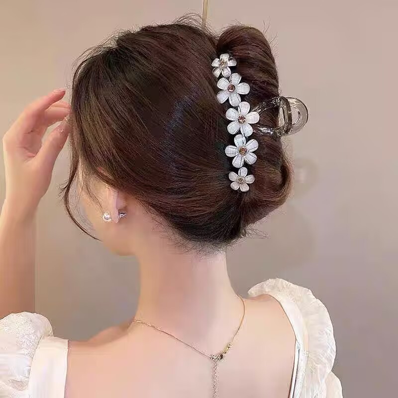 2026秋冬ミンクファー毛皮ヘアクリップ、高級感のある後頭部用大型シャーククリップ、ハート型キラキラ輝くダイヤモンド付き毛皮ヘアクリップ