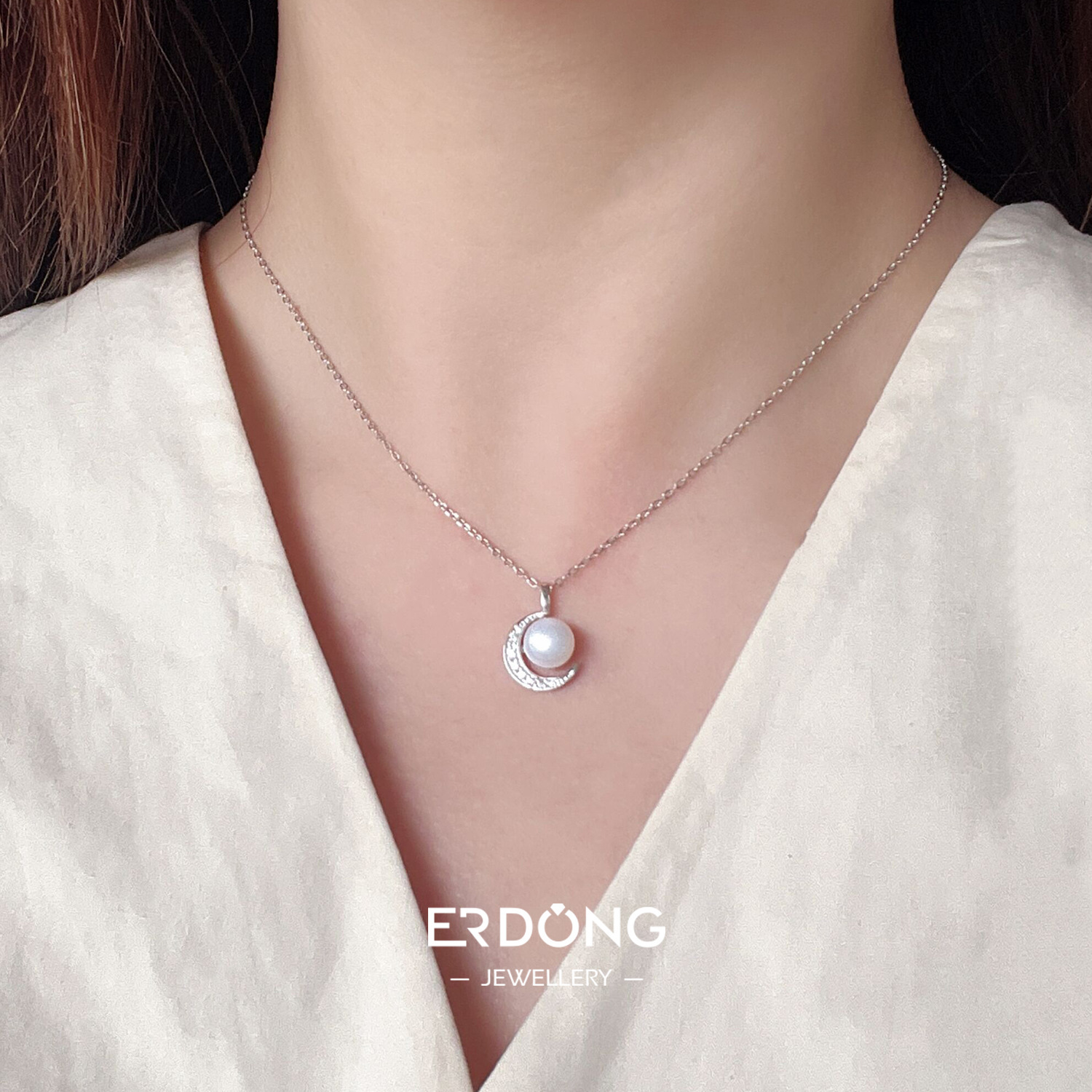 새로운 하이 엔드 진주 문 다이아몬드 펜던트 S 목걸이 여성 패션 액세서리 틈새 디자인 절묘한