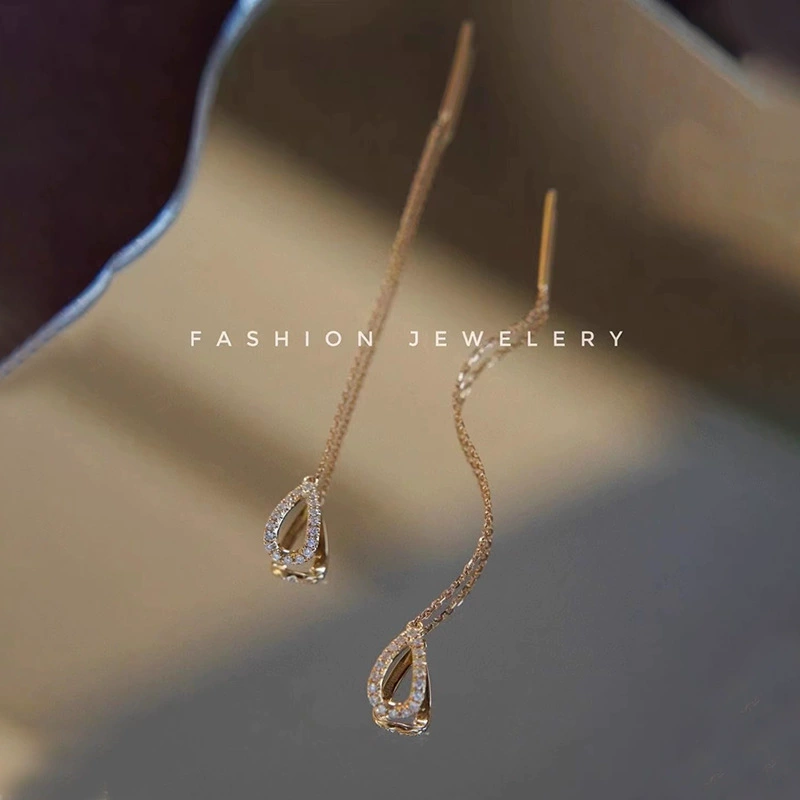 Серебряные серьги через нить (A279), штифты 925 пробы, каплевидный кристалл, легкое роскошество