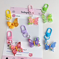 かわいい花の蝶のキーホルダーの学生の美しいカバンのペンダントの車のキーチェーンの高い顔の値の小さい大衆は飾りを掛けます。