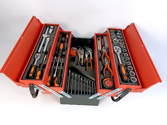 Spot al por mayor 85 piezas de caja de herramientas de hardware juego de llave de tubo manual juego de llave de trinquete rápido de 72 dientes