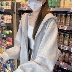 純色のフード付きの女性は秋冬の大きいサイズがゆったりしていて、やせています。