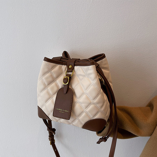 Niche bag design women's bag 2024 new spring and summer popular personality rhombus single shoulder crossbody bag fashion bucket bag