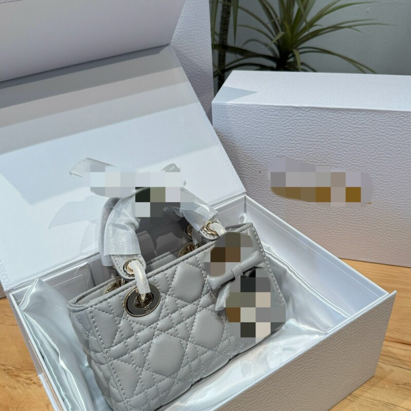 Wholesale classic Dior Lady Dior bag, high-quality sheepskin crossbody handbag, fashionable and versatile quilted women's bag