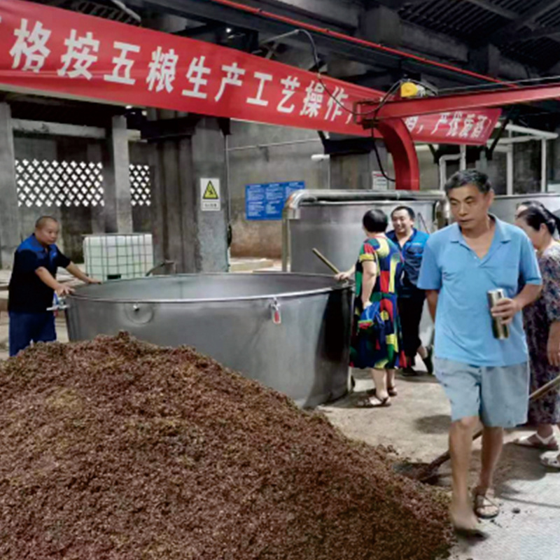 红高粱酒3年四川清香老窖陈酿散装52度纯粮食桶装高粱白酒酒厂家