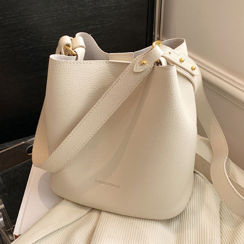 Temperament and fashionable hand-carrying versatile spring and summer women's bag  new trendy Internet celebrity simple one-shoulder niche foreign style bucket bag