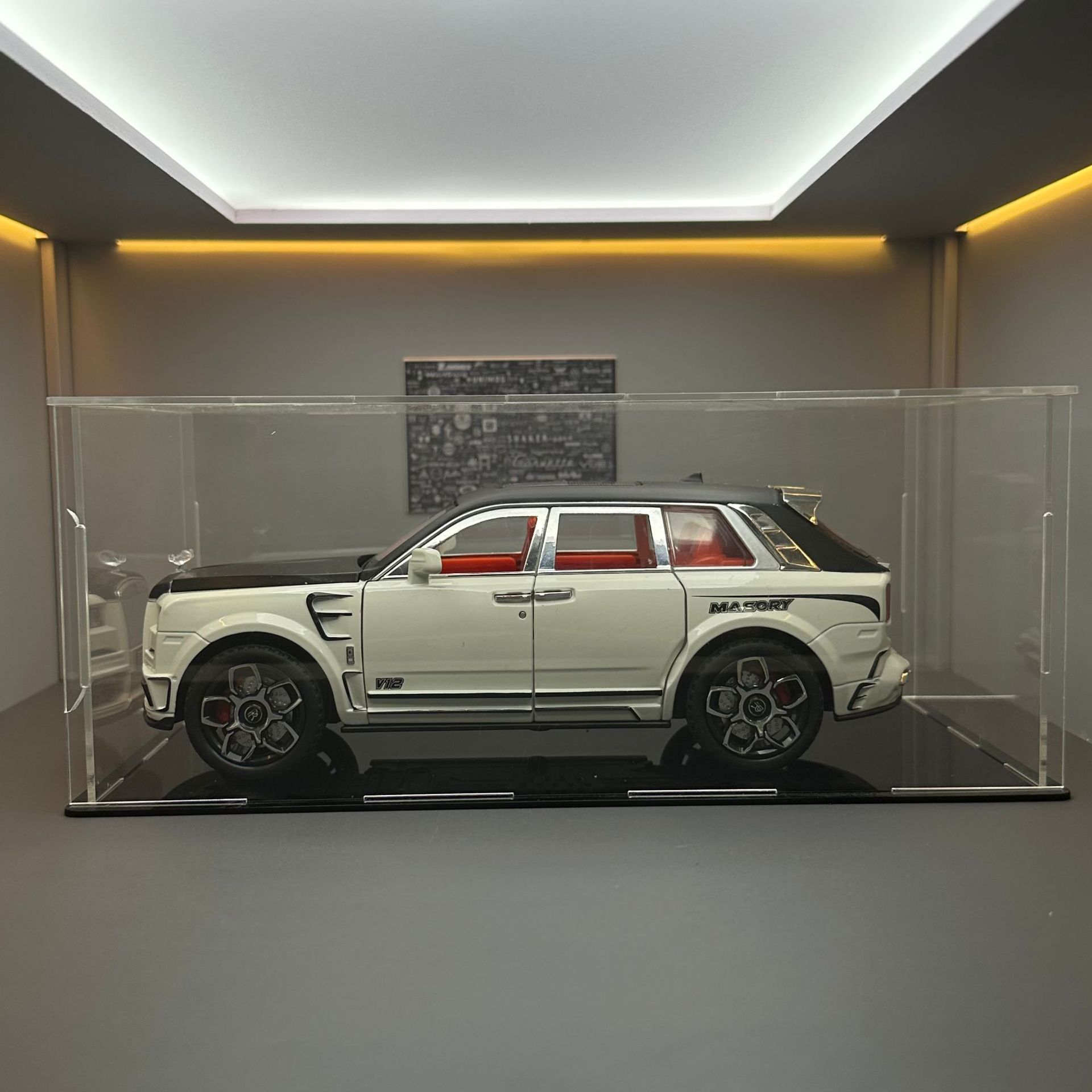 Aleación de acrílico modelo de coche adecuado para 1:32 y 1:24 modelo de coche de plástico transparente cubierta de polvo decoración colección Decoración