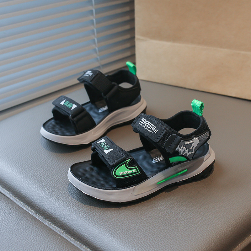 Fashionable children's sandals for boys