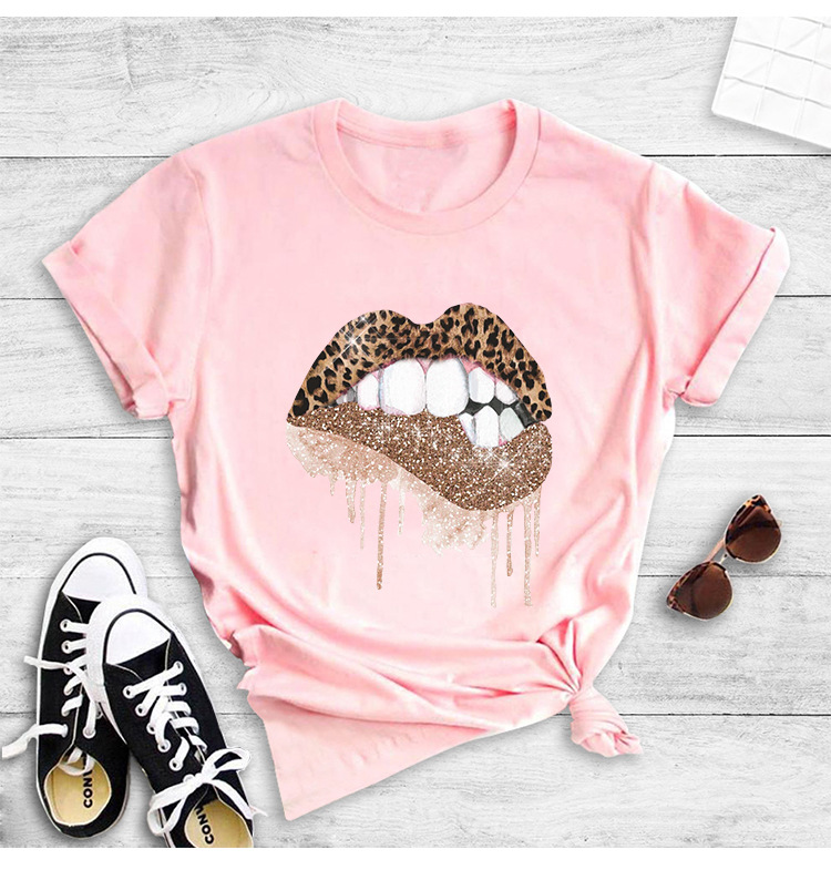 camiseta casual de manga corta con estampado de labios con estampado de leopardo NSYIC58775