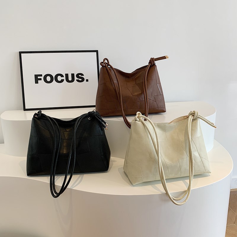 Retro de gran capacidad de moda de color sólido 2024 ocio simple nuevo estilo de estilo extranjero en la nueva bolsa de hombro portátil para mujeres