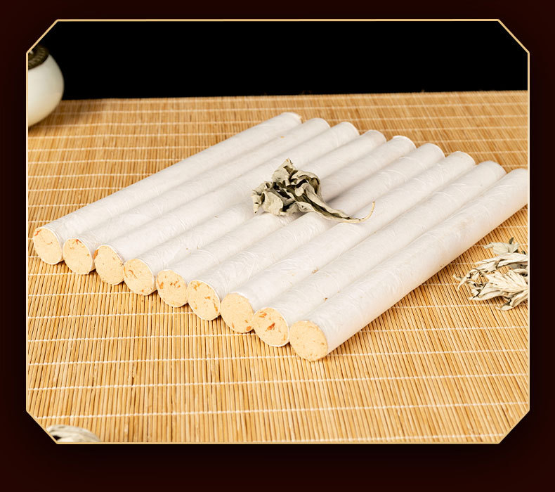 Saffron Moxa Stick 50:1 Hong Hua Ai Tiao Moxibustion Roll for Wellness Spa Use in use