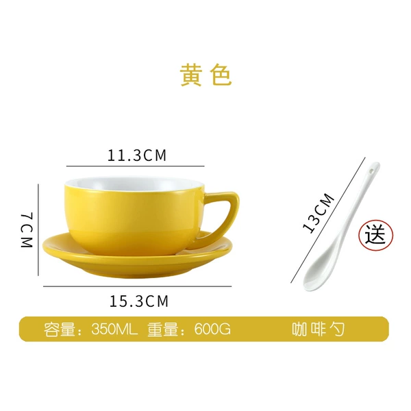 Yellow suit send a spoon