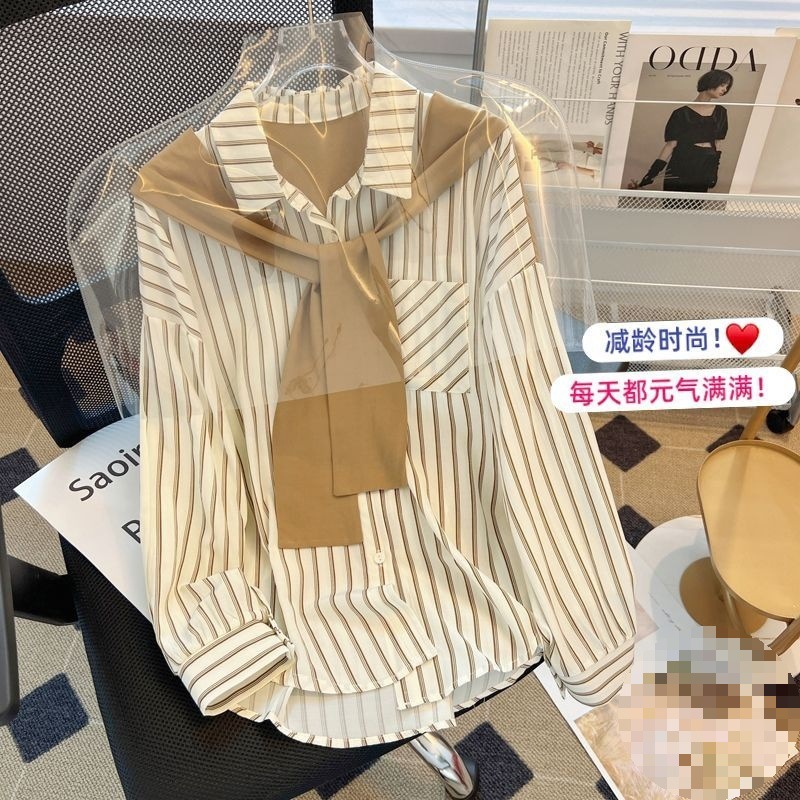 偽の2つの縦縞のシャツの女性の春の新型の婦人服のゆったりとした襟の独特な長袖の上着のファッション|undefined