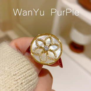 French style high sense niche design natural shell Bauhinia neckline anti-exposure collar pin fixed clothes pin buckle
