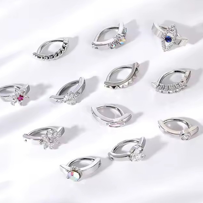 European American Cross-border Stainless Steel Smooth Ring With Personalized Flower Design And Zircon Inlay, Navel_voghion.com