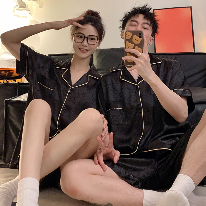 Verano de mangas cortas pareja pijama de seda de hielo delgada para hombres seda real engordada con un conjunto de ropa de casa de verano