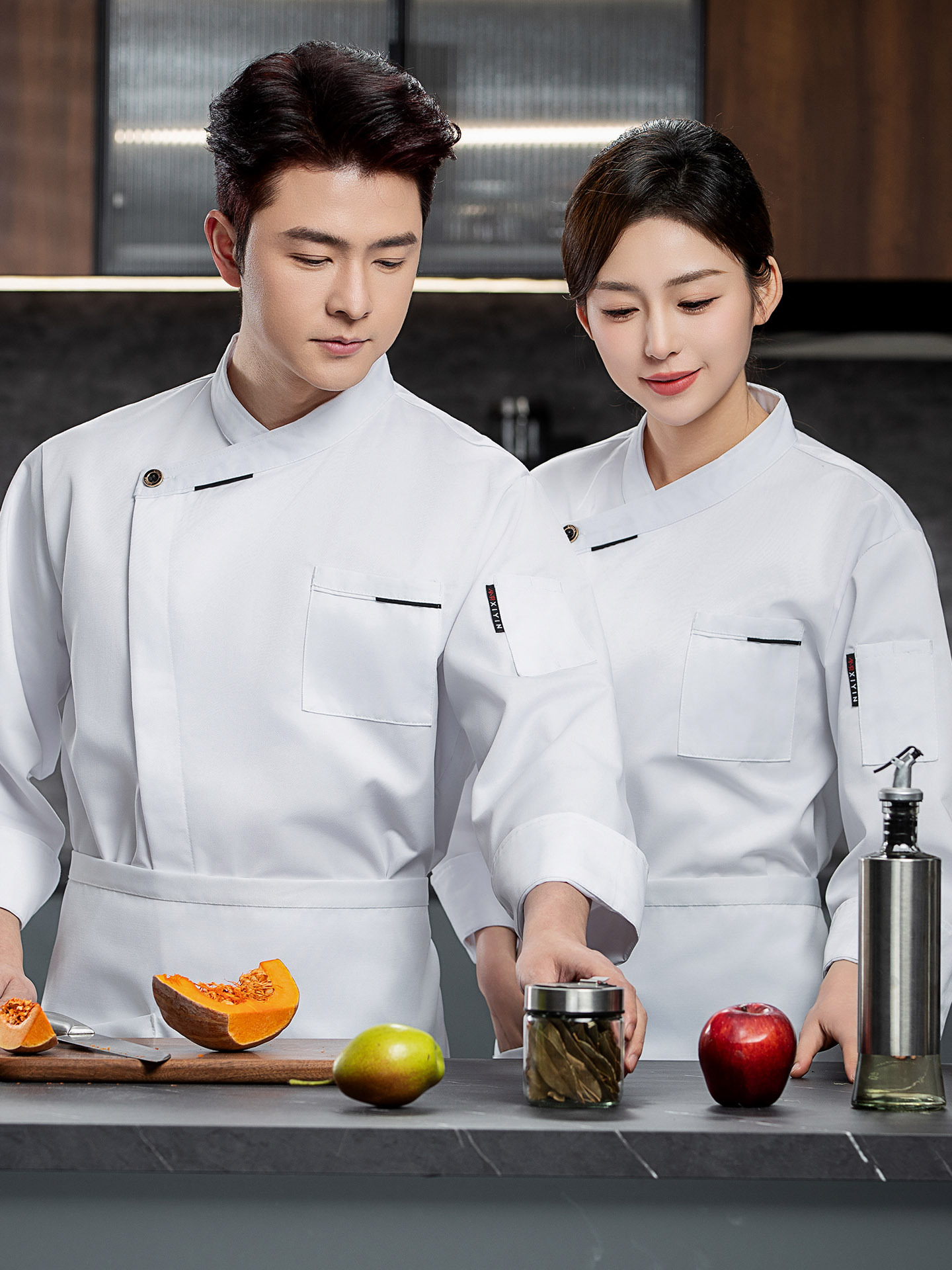 Ropa de trabajo de chef francés de manga larga para hombres, restaurante de hotel, cocina, transpirable y absorbente de sudor, ropa de chef de verano, manga corta para mujeres al por mayor