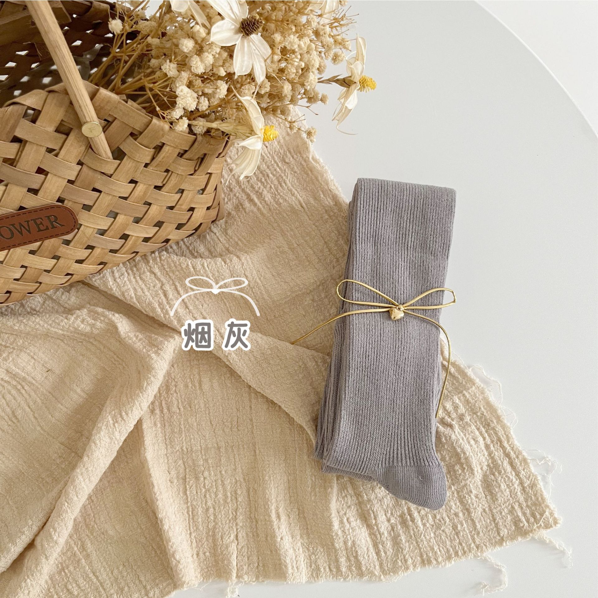 Ash-moonlight shining